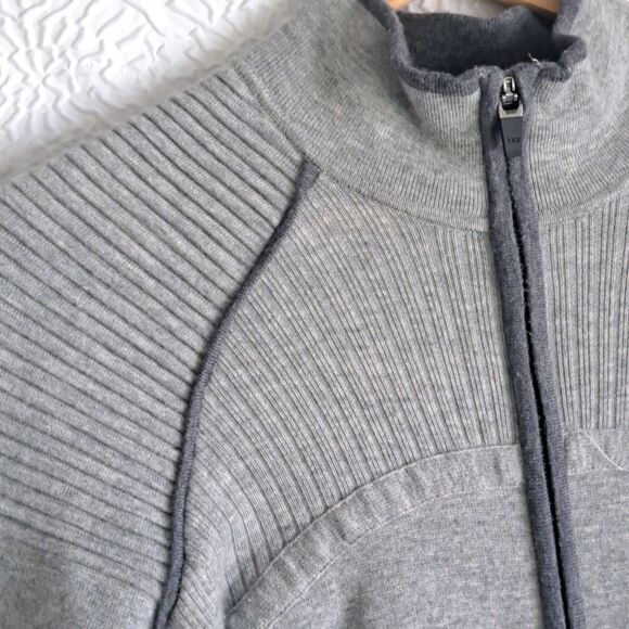 Title Nine Merino Wool Blend Full Zip Sweater Gray Women’s Medium Outdoor Jacket - Picture 2 of 13